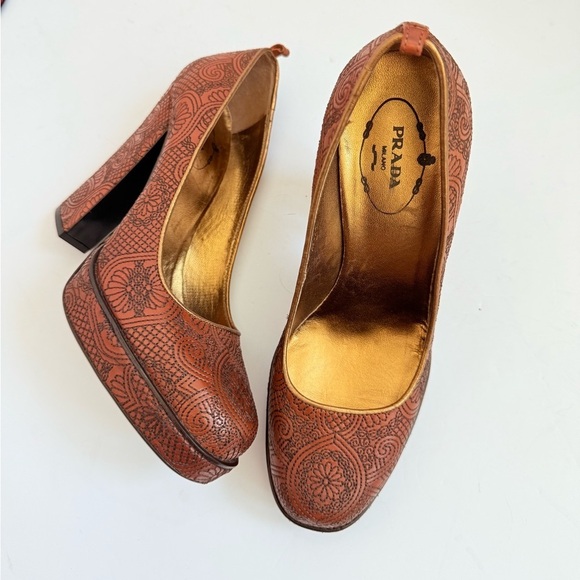 Prada Vintage Brown Leather Floral embroidered chunky heel pumps EU 38.5 - Picture 1 of 9